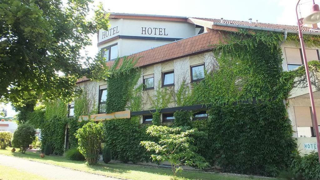 Hotel Filoxenia Am Deutschen Weintor Schweigen-Rechtenbach Exteriör bild